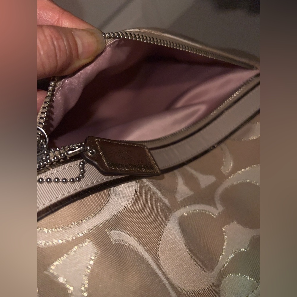 👜 Coach Neutral Logo Chain Bag - Picture 8 of 14